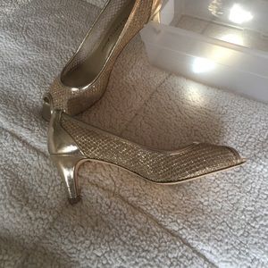 Adrianna Papell Boutique Gold shoes